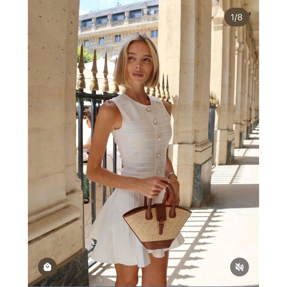 Elliatt White Sleeveless Pleated Button-Front Wedding Dress